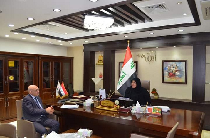وزيرة الصحة والبيئة توجه باستمرار المتابعات الوقائية في محافظة البصرة واسناد الحملات التلقيحية